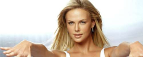 Kobieta Panorama Dual Screen 2560x1024 001 Charlize Theron