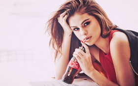 Selena Gomez 144 Coca Cola