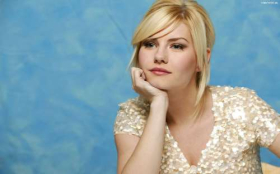 Elisha Cuthbert 32