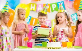Urodziny, Happy Birthday 081 Dzieci, Tort, Prezenty, Balony, Dekoracje