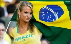Fifa World Cup Brazil 2014 041 Kobieta, Flaga