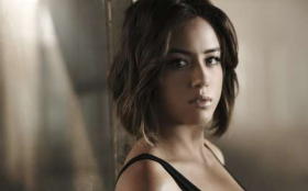 Chloe Bennet 011