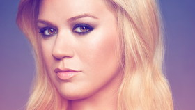 Kelly Clarkson 029