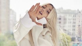 Ariana Grande 108