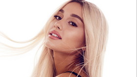 Ariana Grande 121