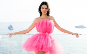 Kendall Jenner 111 2019 Morze, Rozowa Sukienka