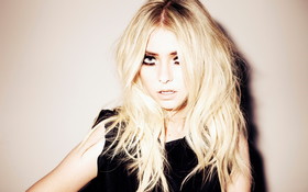 Taylor Momsen 013