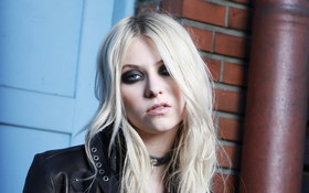 Taylor Momsen 020