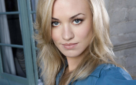 Yvonne Strahovski 002