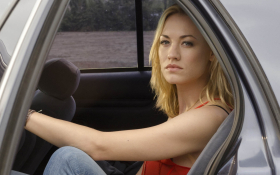 Yvonne Strahovski 022