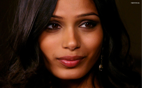 Freida Pinto 003