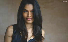 Freida Pinto 014